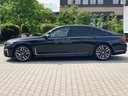 BMW M760Li xDrive V12 для трансферов из аэропортов и городов в Португалии и Европе.