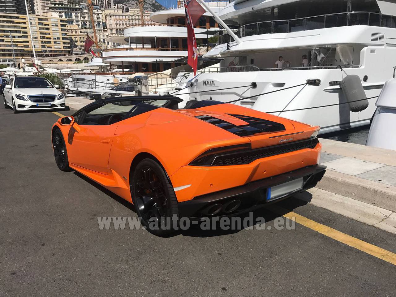 Rent the Lamborghini Huracan Spyder Cabrio car in Lisbon