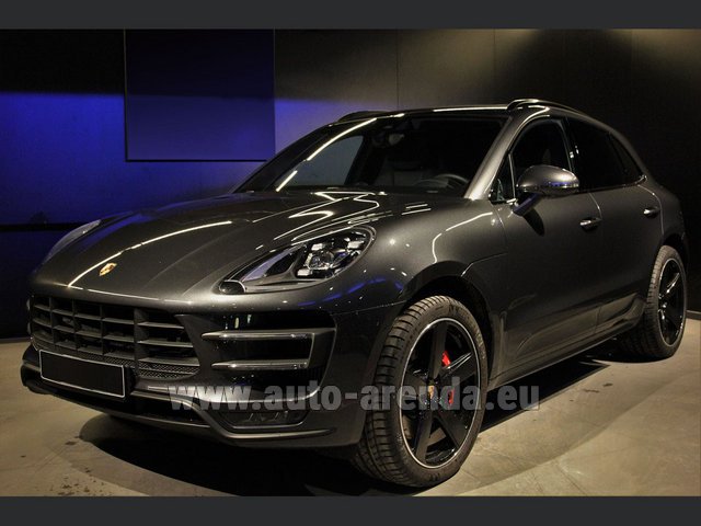 Rental Porsche Macan Turbo Performance Package LED Sportabgas in Lagos
