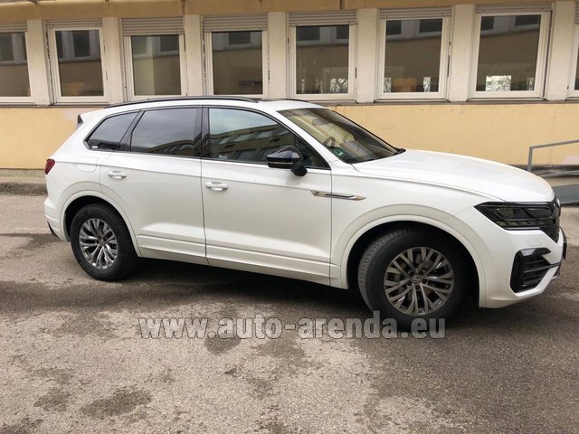 Rental Volkswagen Touareg R-Line in Faro